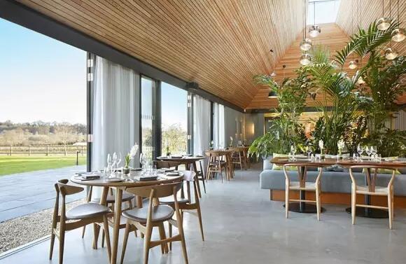 這家餐廳是個(gè)酒吧，同時(shí)還是個(gè)廚藝學(xué)校！|餐飲界