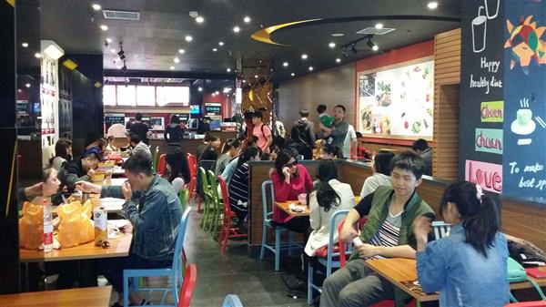 日營業(yè)額翻4倍！這家餐廳是如何做到的？|餐飲界