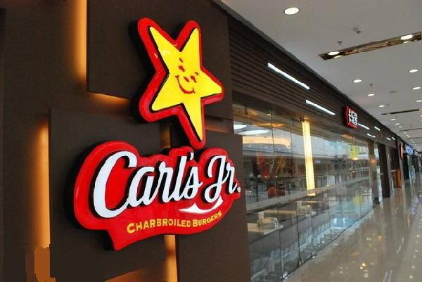 這家快餐店用性感美女打廣告，開(kāi)出三千多家店|餐飲界