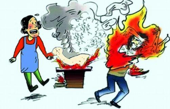 聚餐時添燃料燒傷同學，這責任誰擔|餐飲界