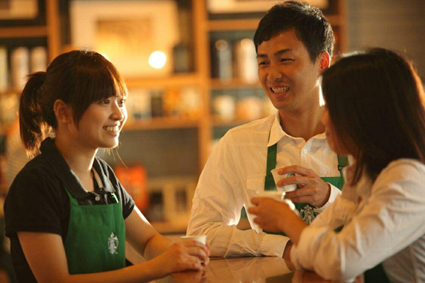 不知道顧客的名字談熱情？星巴克、日本“海底撈”教你記住顧客姓名|餐飲界