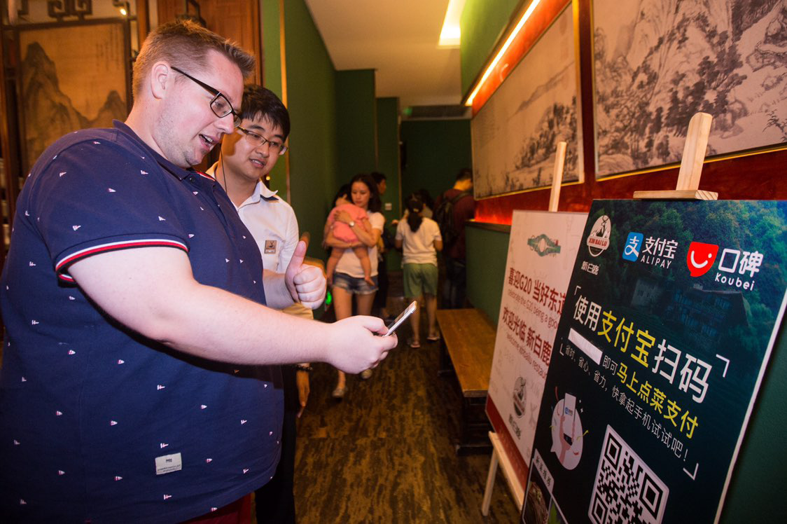 用低俗營銷抓住眼球后，是否真的會給餐廳帶來收益？|餐飲界