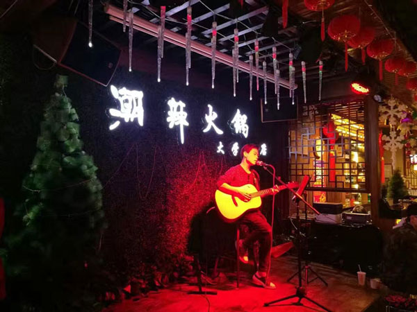 畢業(yè)就創(chuàng)業(yè)，大學(xué)生選擇哪個(gè)火鍋品牌才能穩(wěn)賺第一桶金