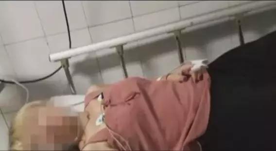 餐廳服務(wù)員誤把“環(huán)保油”當(dāng)茶水，顧客食用后病危|餐飲界