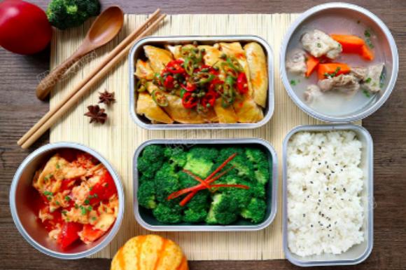 在愈發(fā)激烈的外賣大戰(zhàn)里，連鎖餐廳都出了什么招？|餐飲界