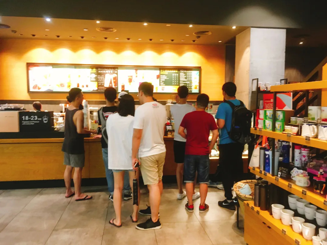茶、咖不分家！喜茶與星巴克的成功有何共性？｜餐見|餐飲界