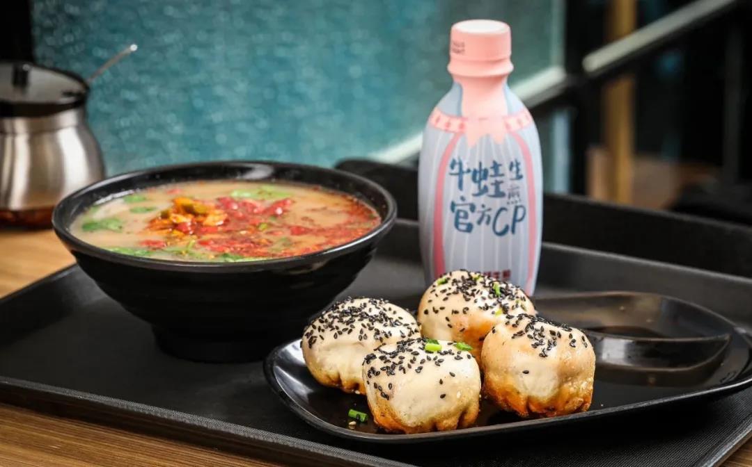 餐飲大事件246期 |海底撈上半年?duì)I收200.94億、星巴克中國(guó)首席執(zhí)行官將換人、“2022黑珍珠餐廳指南” 名單公|餐飲界