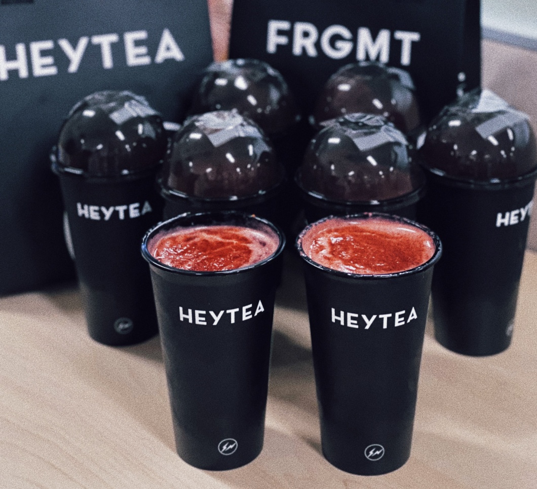 “酷黑莓桑”首日賣出15萬杯！你被喜茶和藤原浩聯(lián)名刷屏了嗎？|餐飲界