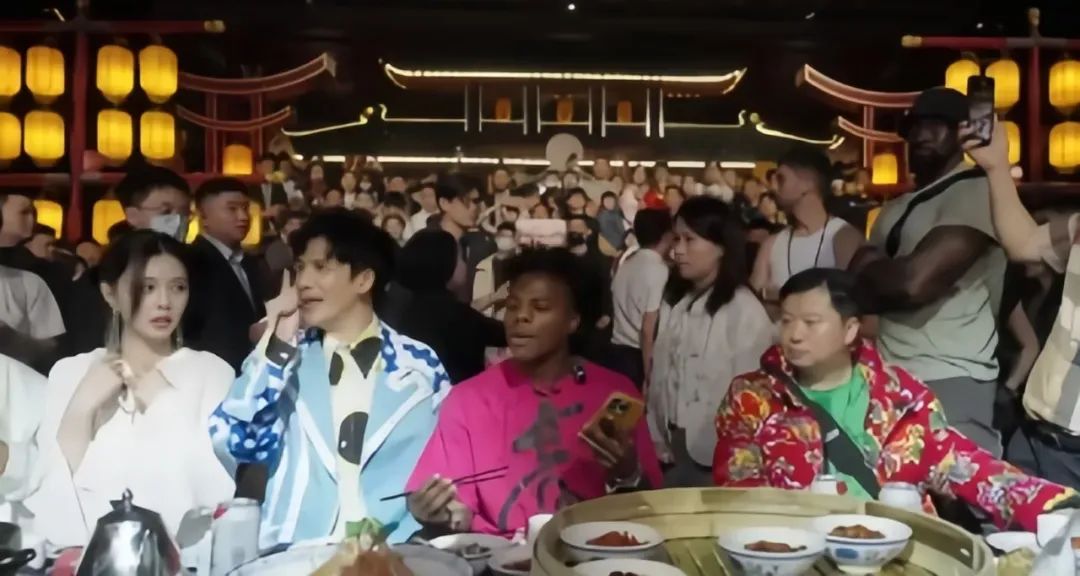 散裝英語(yǔ)撬動(dòng)億級(jí)流量：餐企公關(guān)啟示錄|餐飲界