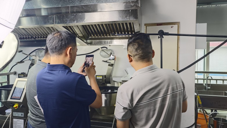 炒菜機(jī)器人席卷餐飲，預(yù)制菜迎來終結(jié)者？