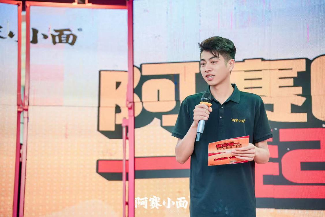 阿賽回鄉(xiāng)?一起出發(fā)！這場(chǎng)村里的發(fā)布會(huì)，藏著阿賽小面最動(dòng)人的初心|餐飲界